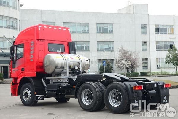 上汽紅巖LNG牽引車