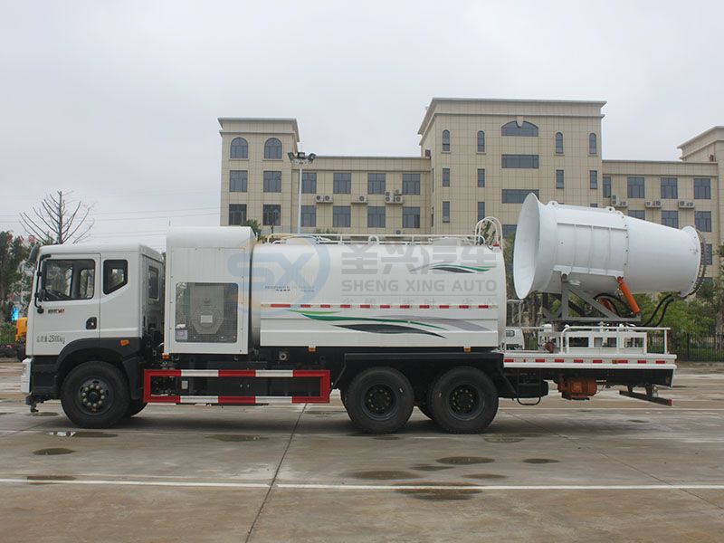 東風(fēng)御龍后雙橋80米多功能抑塵車