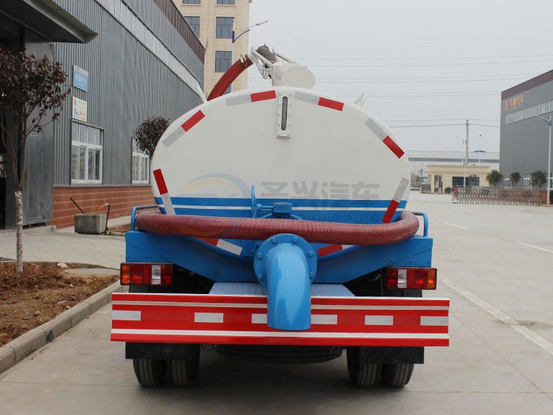 東風(fēng)福瑞卡5方吸糞車