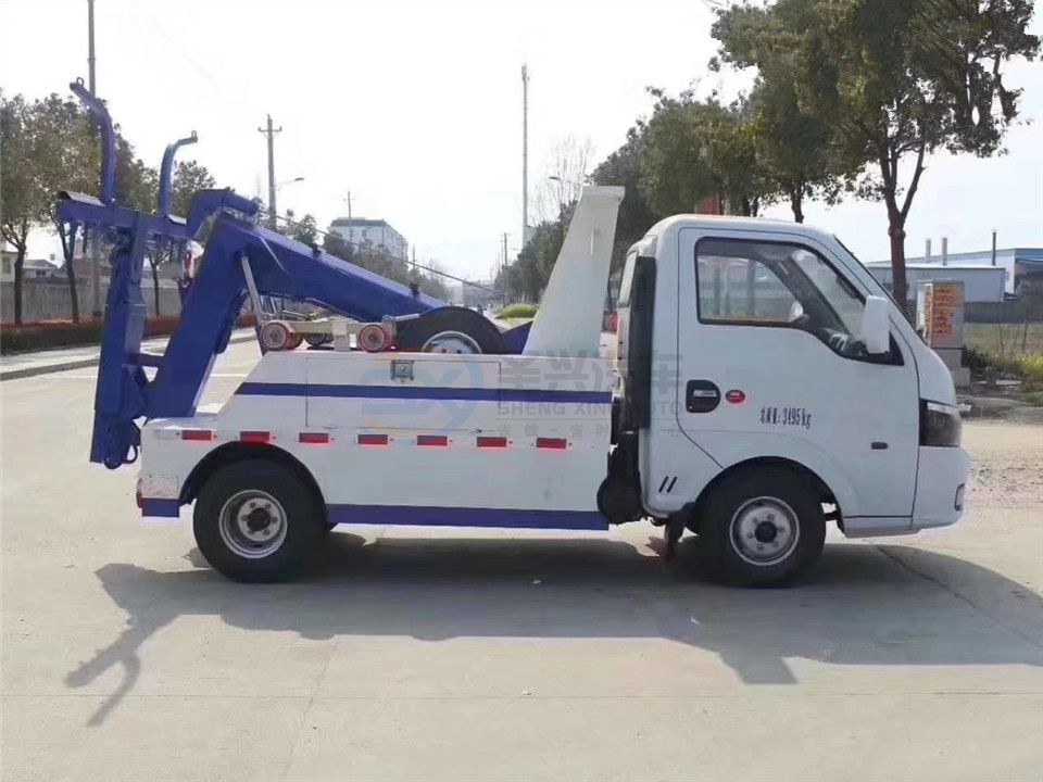 東風逸圖拖吊聯(lián)體清障車