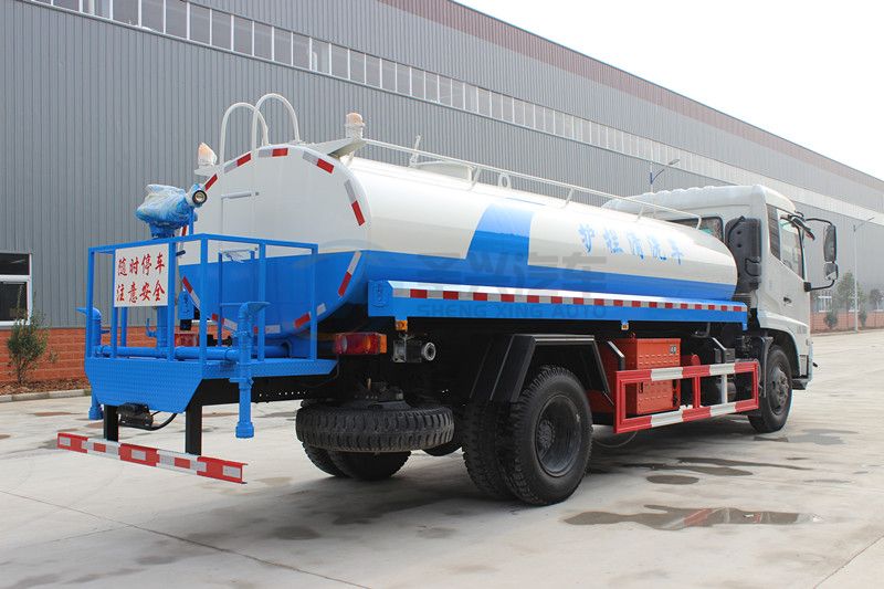 東風(fēng)天錦護(hù)欄清洗車