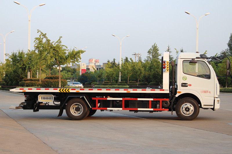 東風(fēng)大多利卡一拖二清障車