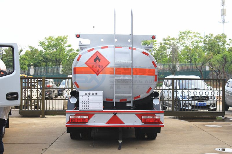 東風(fēng)福瑞卡8噸加油車