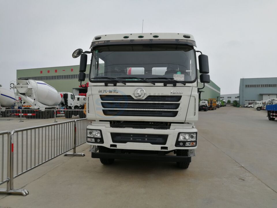 陜汽德龍12方混凝土運(yùn)輸攪拌車