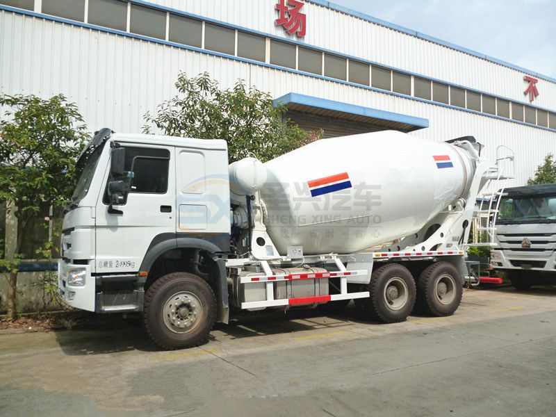 重汽豪沃12方攪拌車