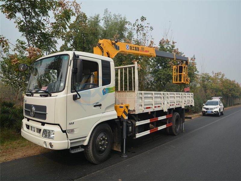 東風(fēng)天錦5噸隨車吊