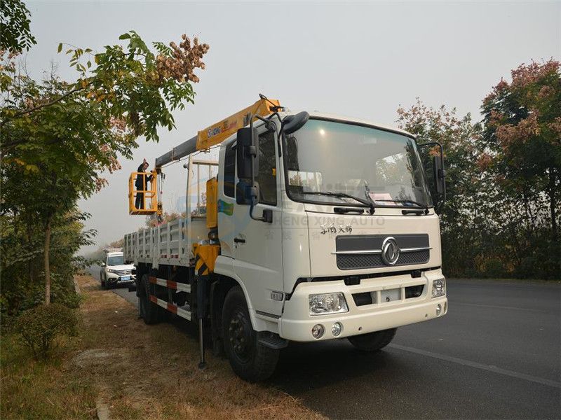東風(fēng)天錦5噸隨車吊