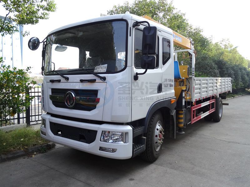 東風(fēng)新款6.3/8噸隨車吊