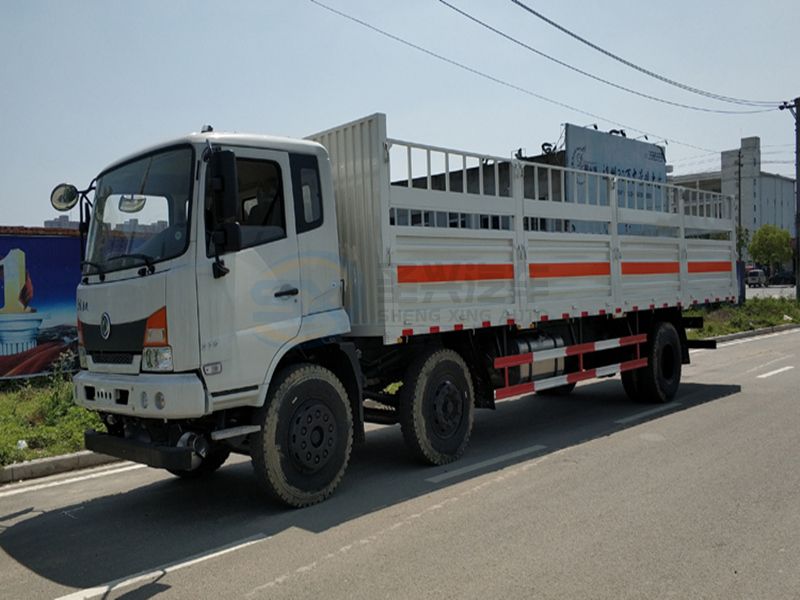 東風(fēng)嘉運(yùn)9米6氣瓶運(yùn)輸車