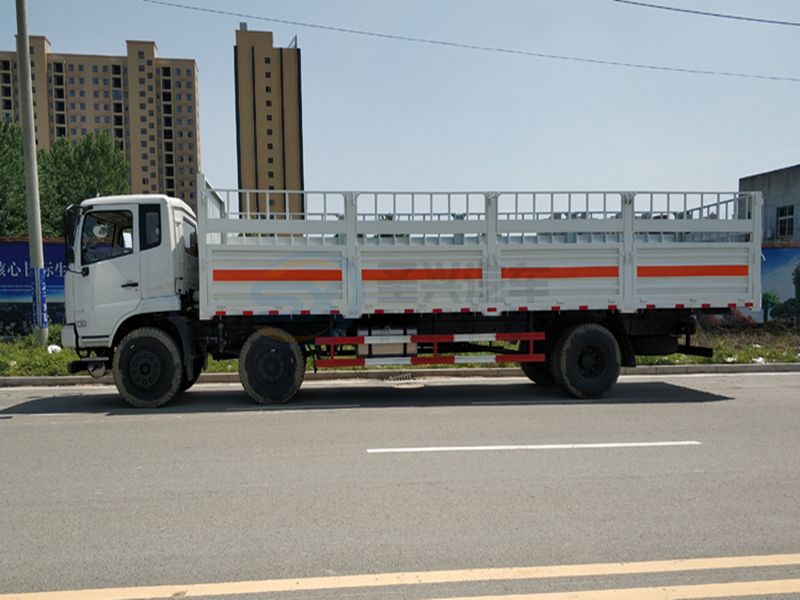 東風(fēng)嘉運(yùn)9米6氣瓶運(yùn)輸車(chē)