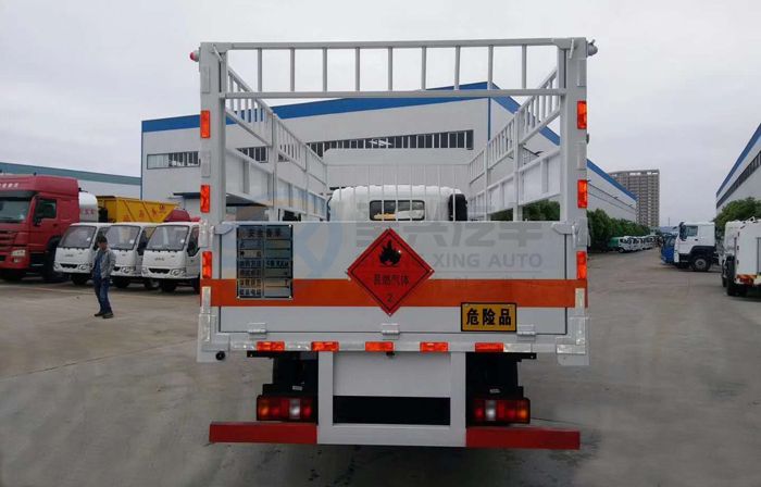 重汽豪沃5米1倉(cāng)柵式氣瓶運(yùn)輸車