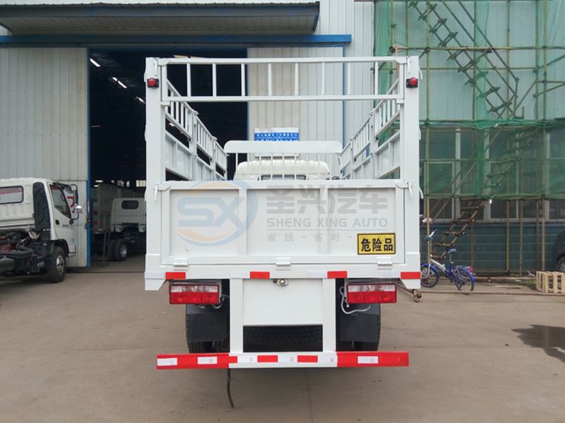 東風(fēng)多利卡5.1米氣瓶運(yùn)輸車(chē)