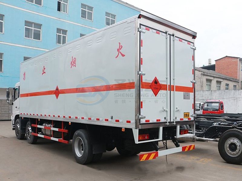 東風天錦小三軸7米7爆破器材運輸車