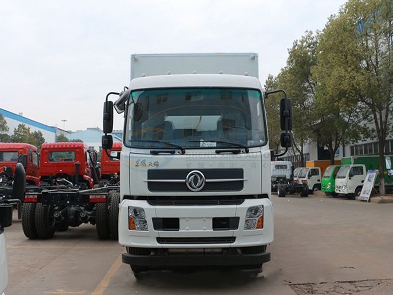 東風天錦小三軸7米7爆破器材運輸車