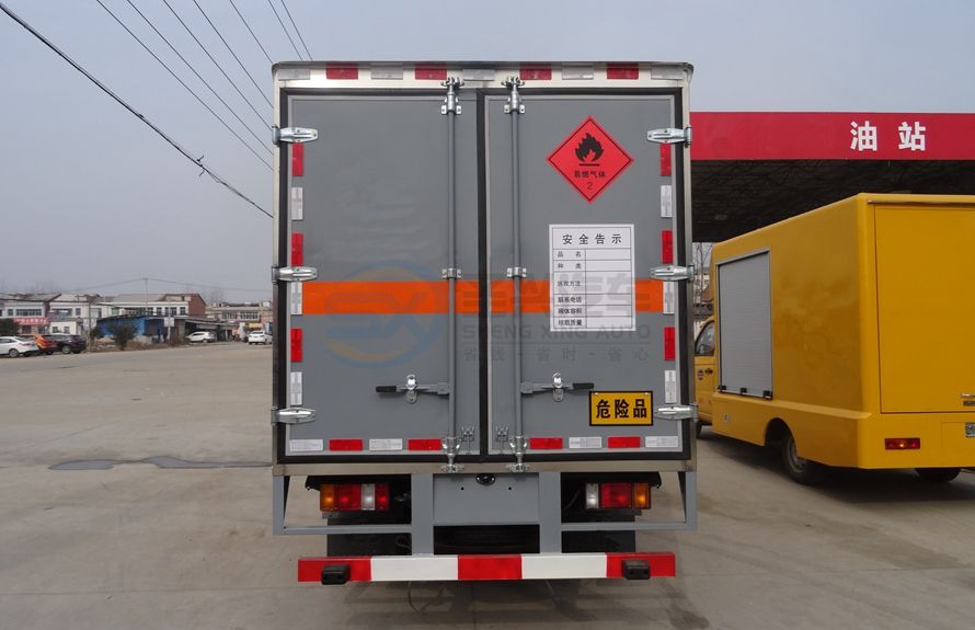 慶鈴五十鈴5.1米爆破器材運輸車