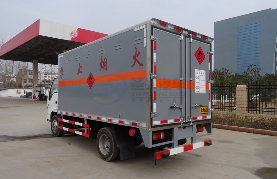 慶鈴五十鈴5.1米爆破器材運輸車