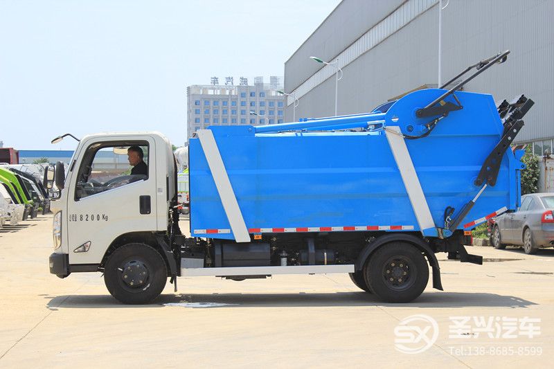 江鈴凱銳后裝無泄漏壓縮垃圾車 