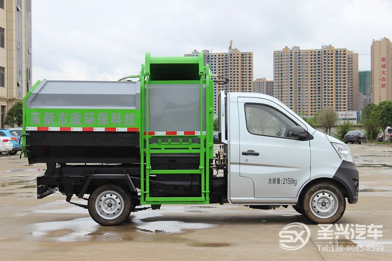 長(zhǎng)安新款側(cè)裝掛桶自卸式垃圾車
