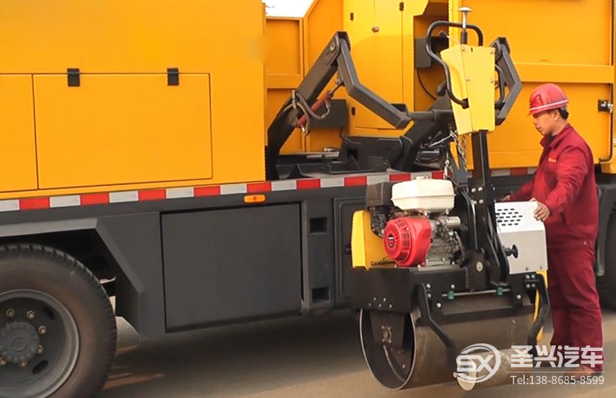 東風天錦路面熱再生修補車 