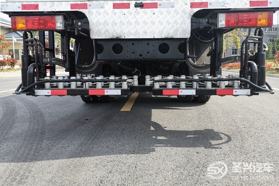 陜汽軒德12噸瀝青灑布車(chē)