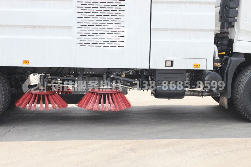 東風(fēng)天錦掃路車