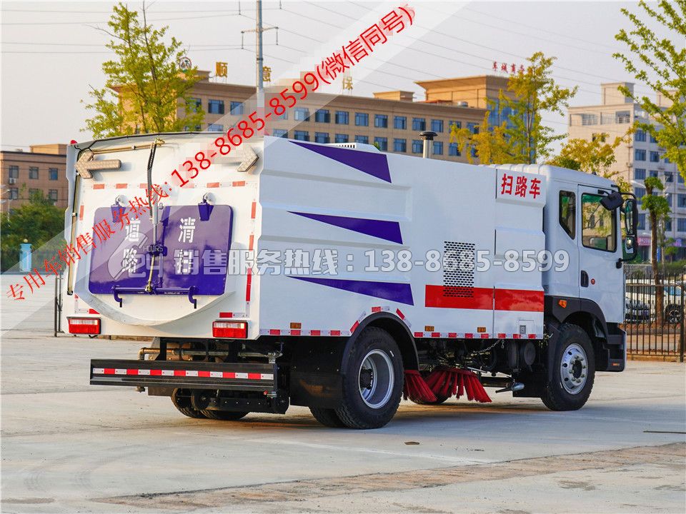 東風(fēng)多利卡D9掃路車