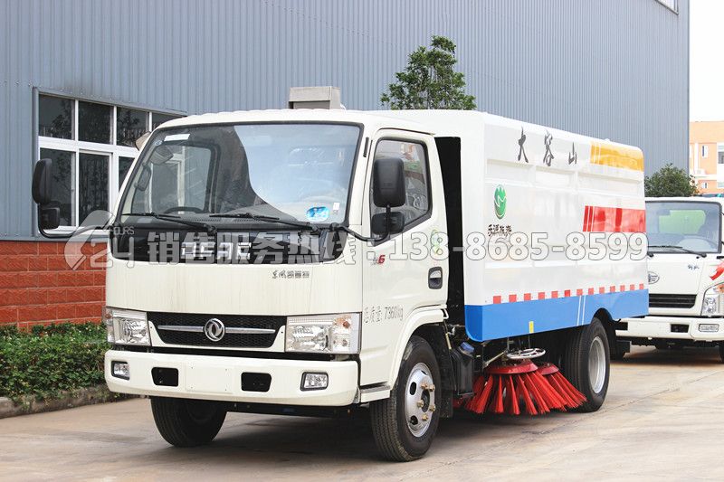 東風(fēng)小多利卡5噸掃路車