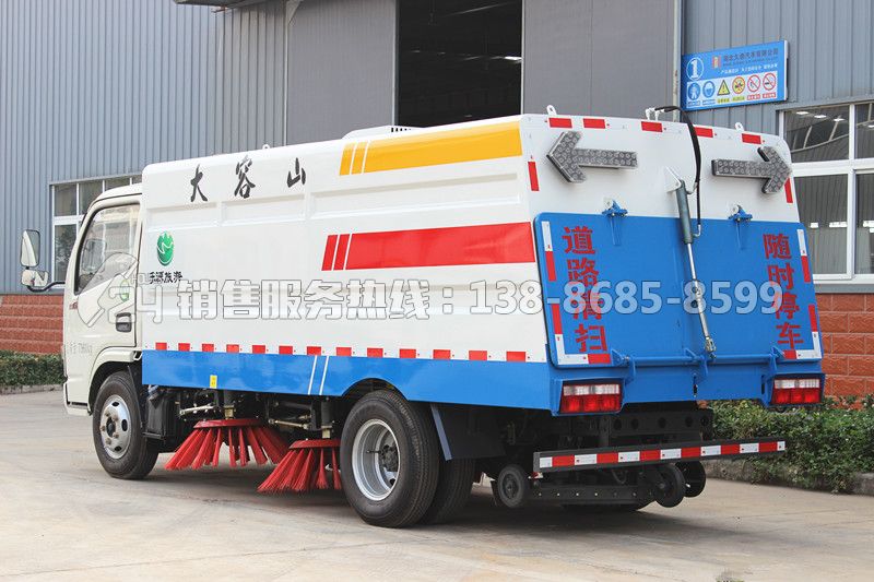 東風(fēng)小多利卡5噸掃路車