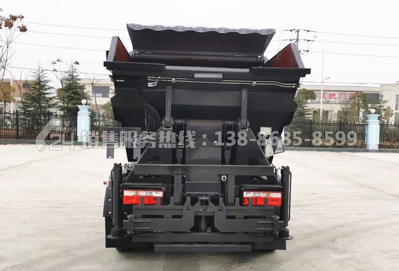國六東小多利卡后高位翻桶無泄漏垃圾車