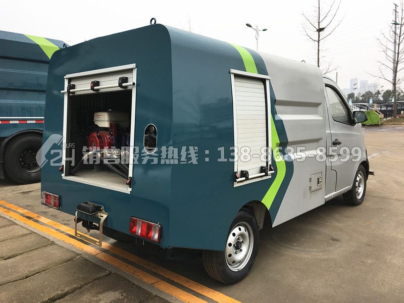 國六長安路面人行道清洗養(yǎng)護(hù)車