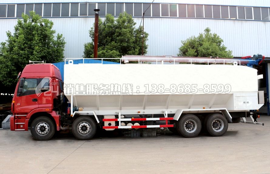福田歐曼40方(20噸)散裝飼料運(yùn)輸車