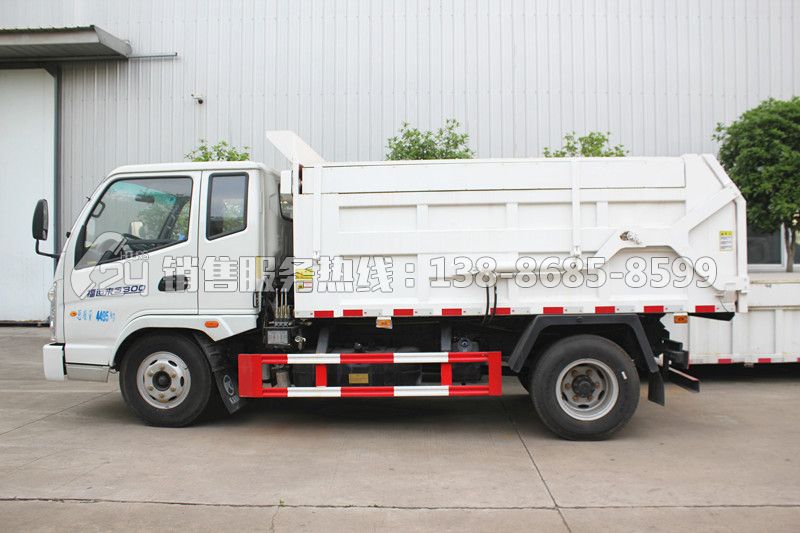 凱馬福運(yùn)來(lái)自卸式垃圾轉(zhuǎn)運(yùn)車