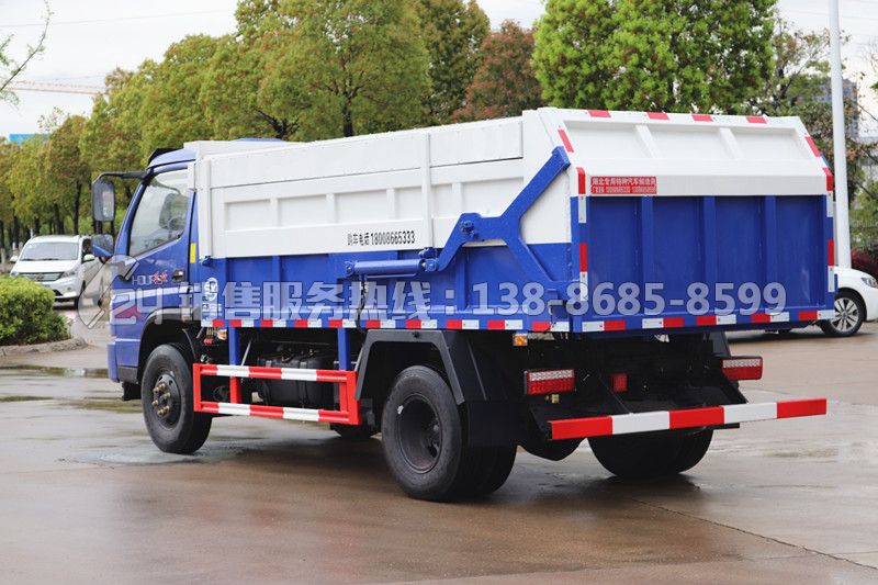 時(shí)風(fēng)風(fēng)順?biāo){牌對(duì)接式自卸垃圾車(chē)