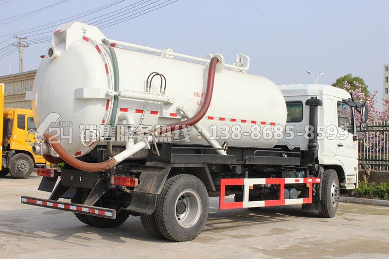 聯(lián)合重卡10.0方吸污車