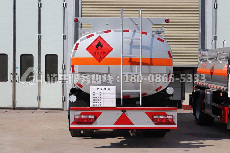 解放J6F加油車-10立方