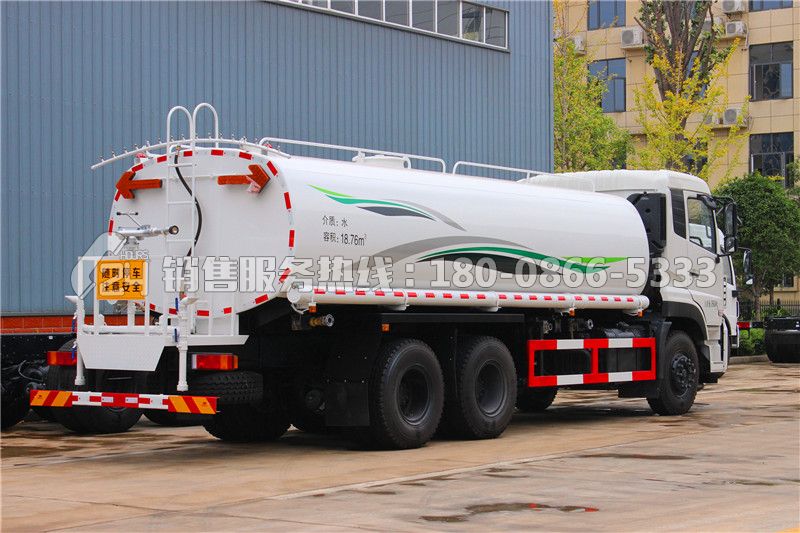 東風(fēng)天龍?zhí)忑埡箅p橋?yàn)⑺?0立方