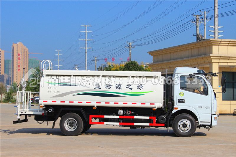 東風(fēng)多利卡D7灑水車8方