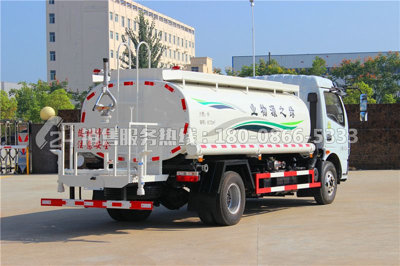 東風(fēng)多利卡D7灑水車8方