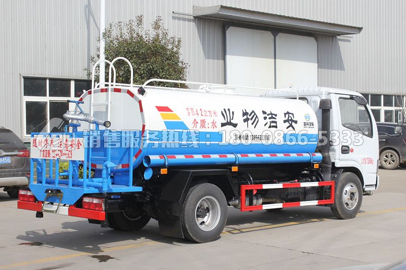 東風多利卡D6灑水車5方
