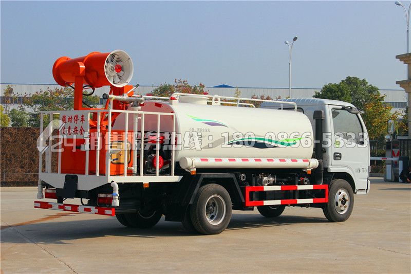 東風多利卡D6灑水車4.5方－帶30米霧炮