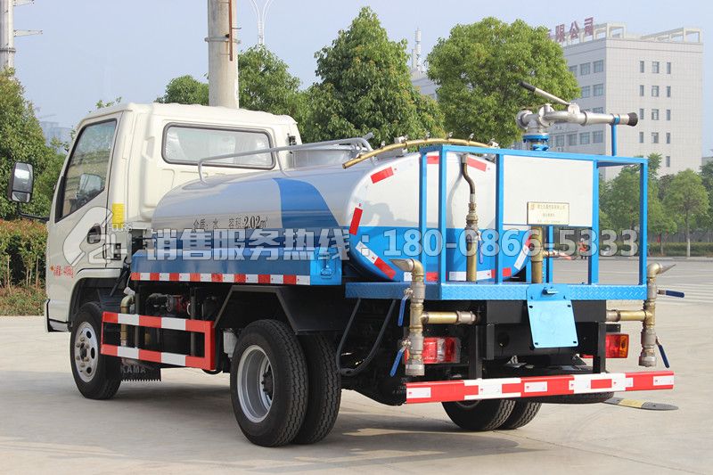 藍(lán)牌凱馬2方灑水車