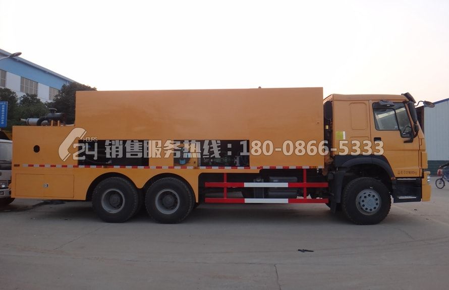 重汽HOWO后雙橋稀漿封層車