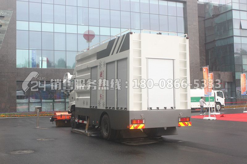 東風(fēng)天錦除雪融冰車