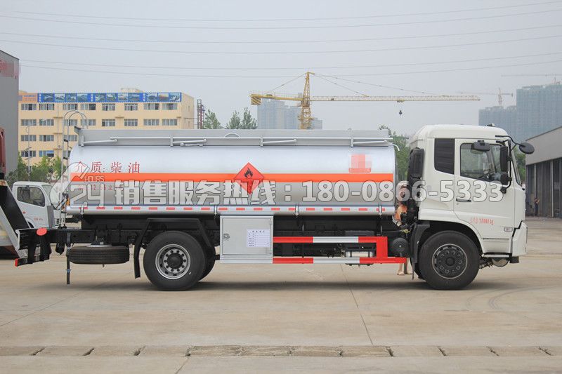 東風(fēng)天錦運(yùn)油車