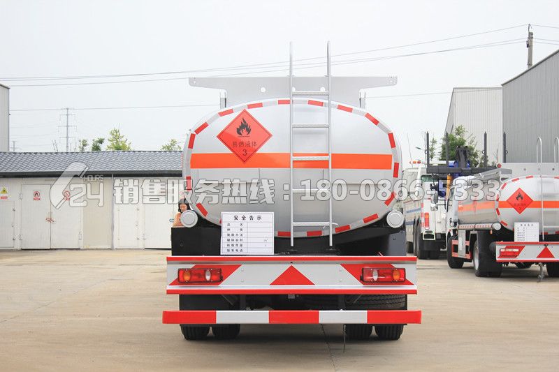 東風(fēng)天錦運(yùn)油車