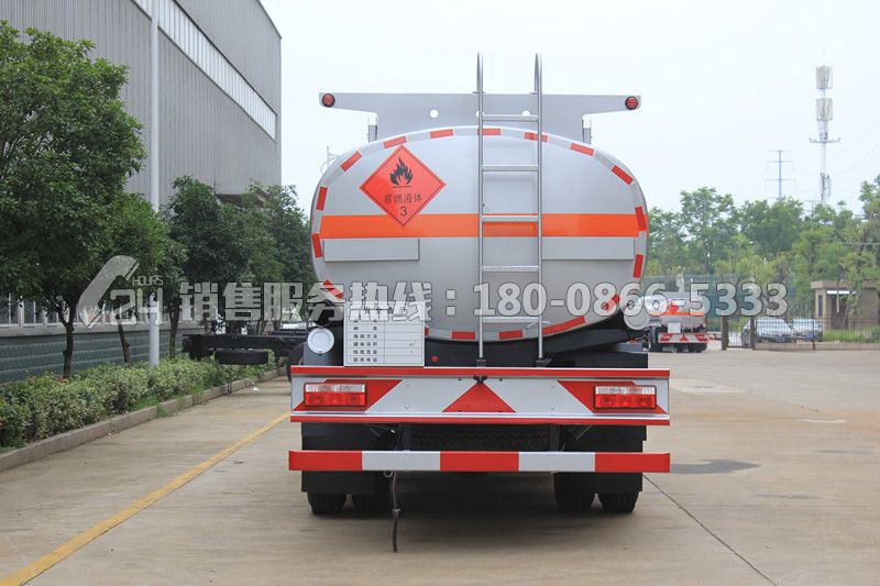 東風(fēng)多利卡D9運油車