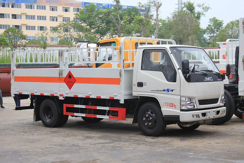 江鈴順達(dá)4米2氣瓶運(yùn)輸車