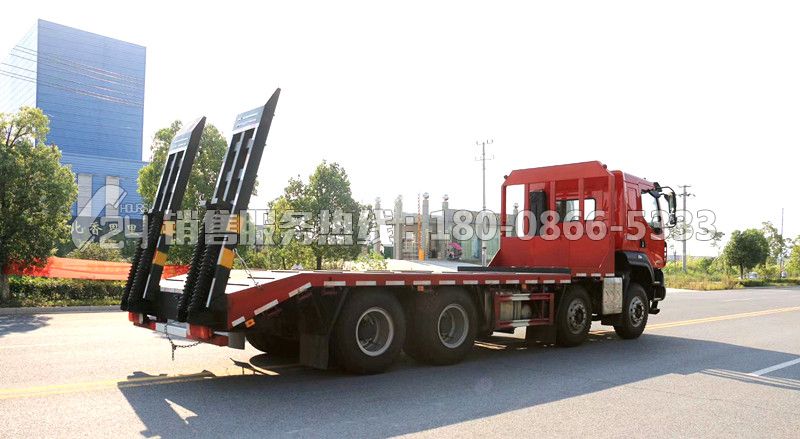 東風(fēng)柳汽乘龍H5前四后八底平板車