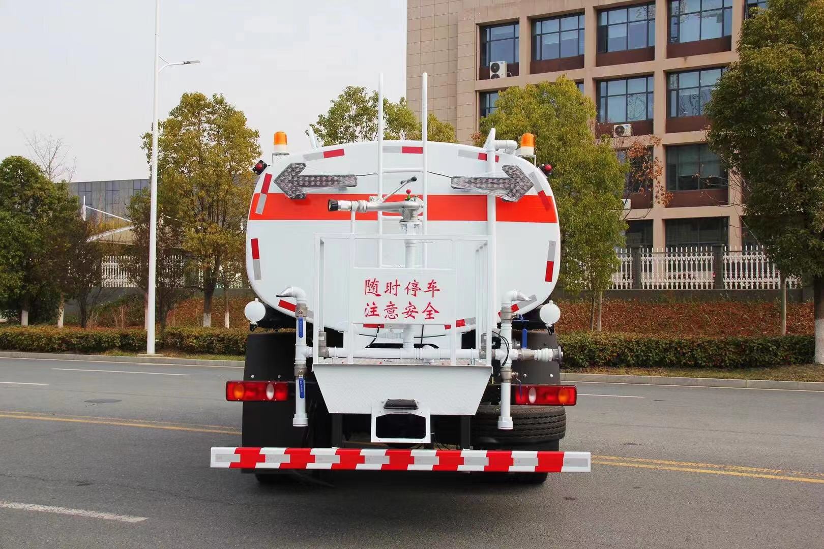 東風(fēng)天錦15方灑水車