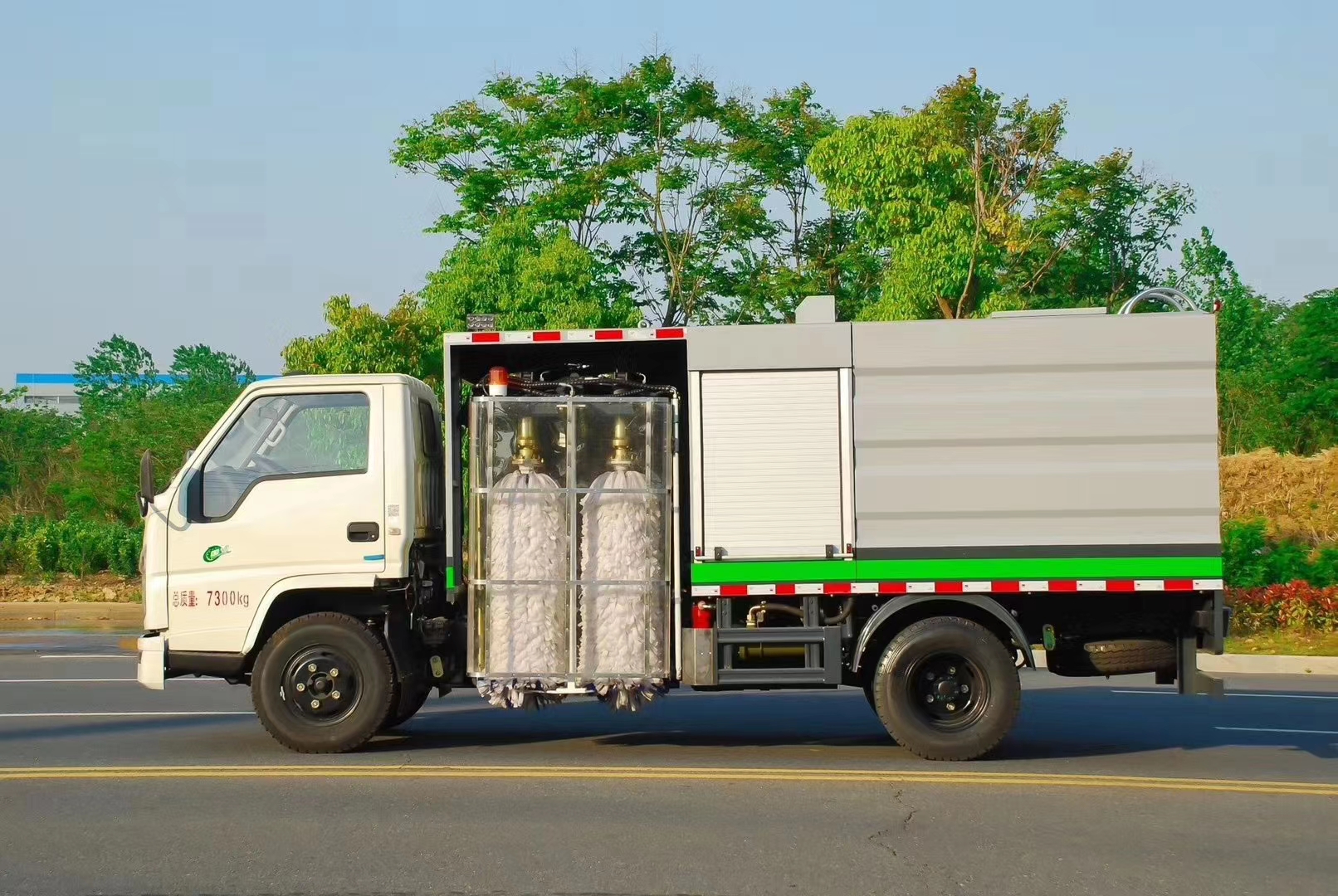 江鈴順達(dá)護(hù)欄清洗車(chē)